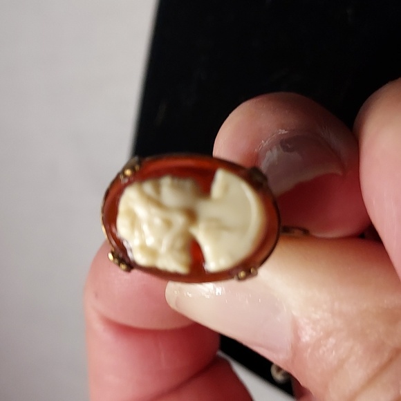 Vintage Carved Cameo Style Screw Back Earrings & Matching Pendant - Picture 4 of 14